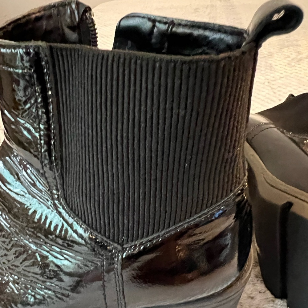 EUC black patent leather Naturalizer boots with stretch panel. - Picture 10 of 11